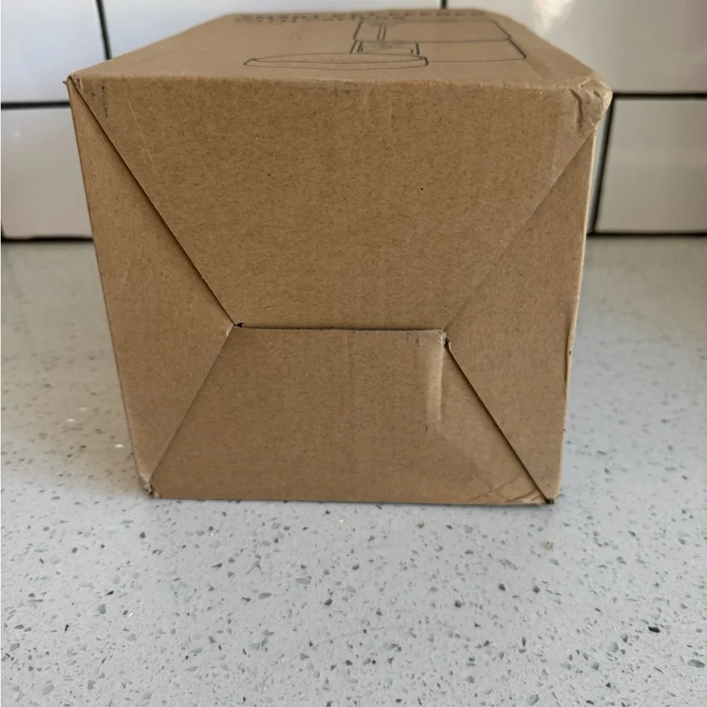 NIB Frienhund Smart Pet Feeder with Camera